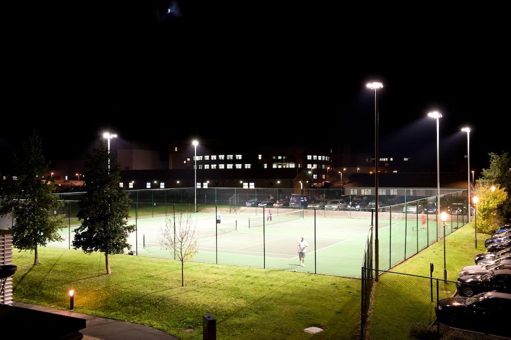 The Olympic Lodge Aylesbury  Bagian luar foto