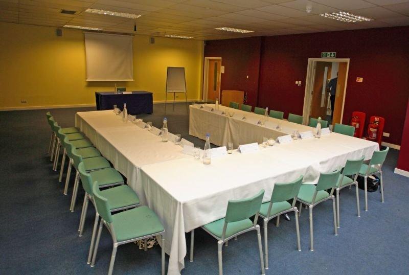 The Olympic Lodge Aylesbury  Bagian luar foto