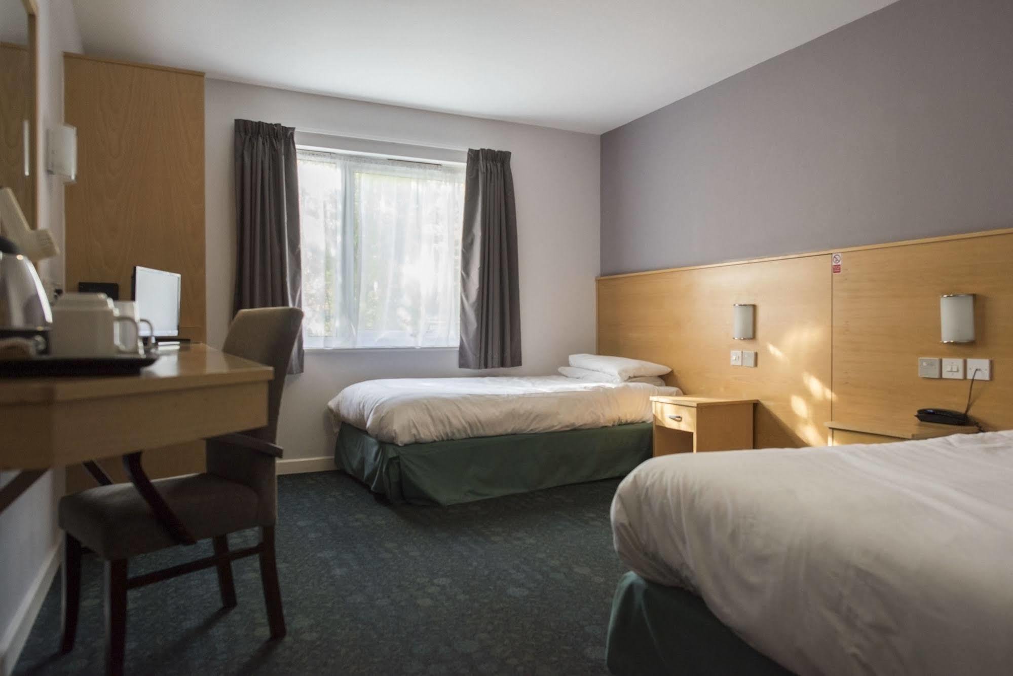 The Olympic Lodge Aylesbury  Bagian luar foto