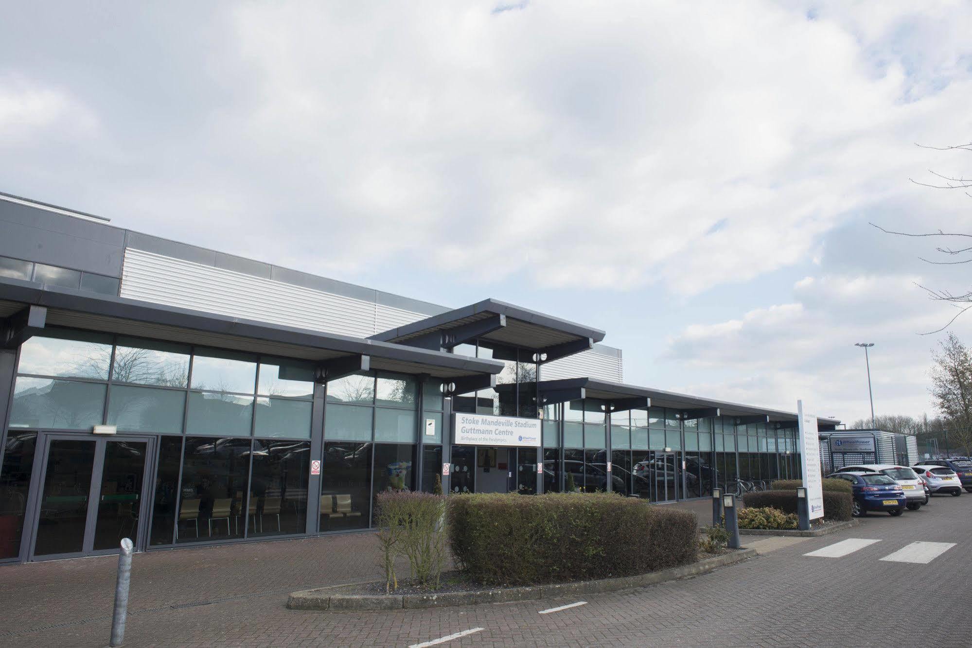 The Olympic Lodge Aylesbury  Bagian luar foto